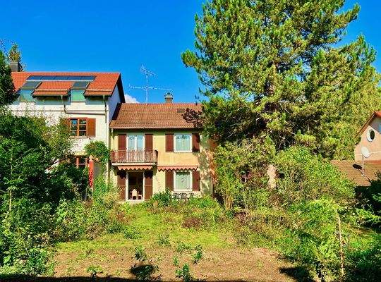 Haus und Terrasse aus Süd