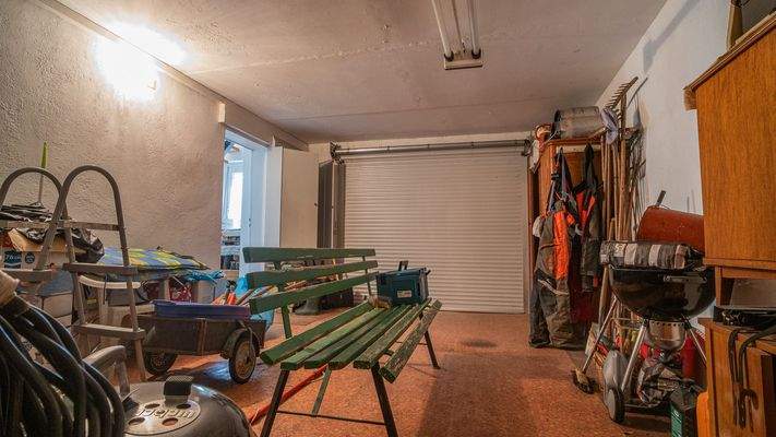 Garage 2.jpg