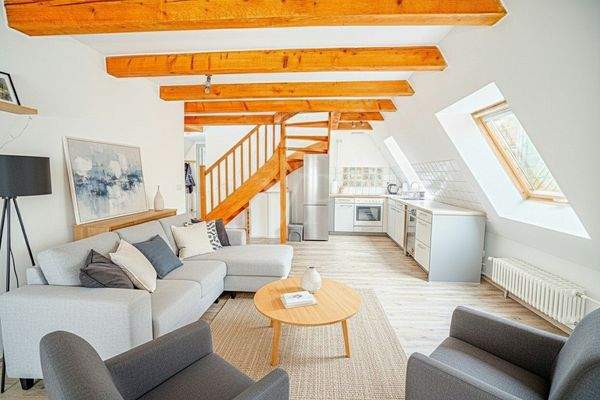 Wohnzimmer digital möbliert