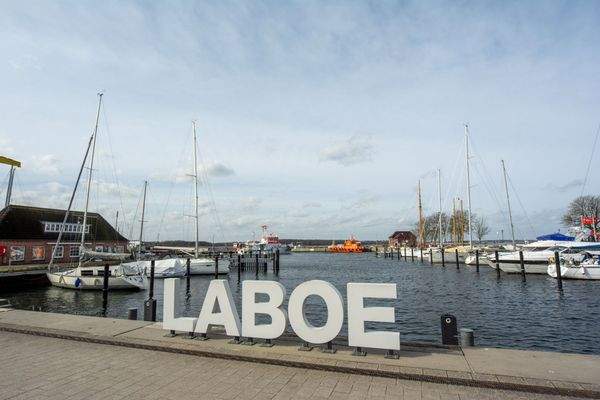 Direkt am Hafen von Laboe