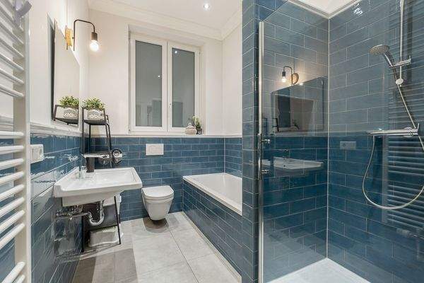 Wannenbad mit Fenster