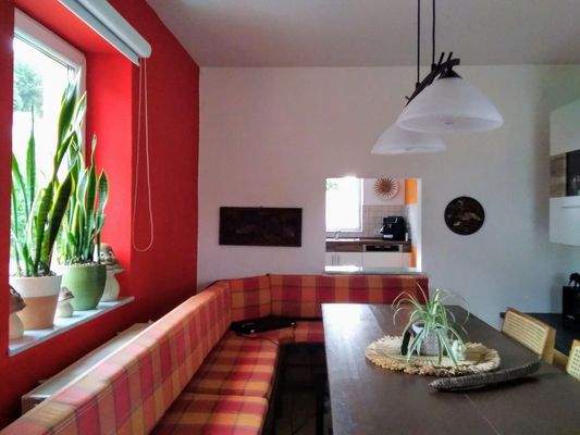 EZ mit Küche durchreiche