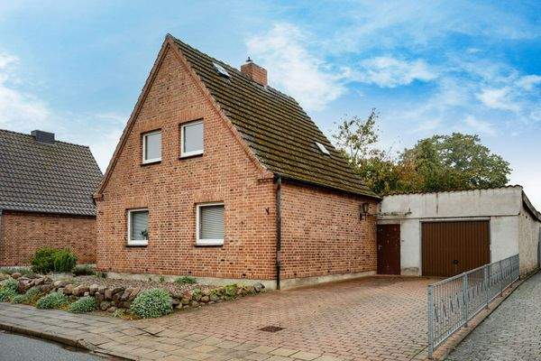 Einfamilienhaus mit Garage