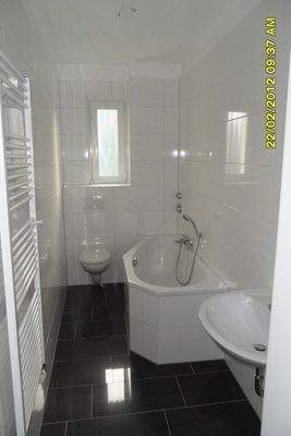 Badezimmer mit Fenster