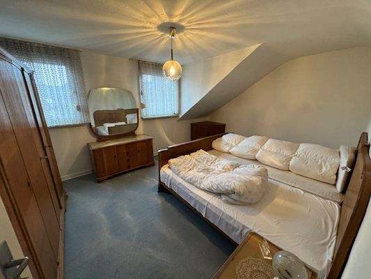 Schlafzimmer im Dachgeschoss.jpg