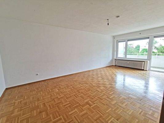 Geräumiges Wohnzimmer