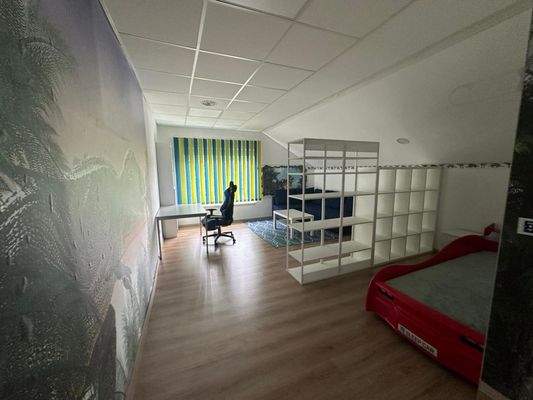 Ein Junge wohnt hier