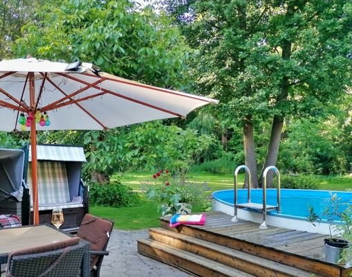 Garten mit Pool