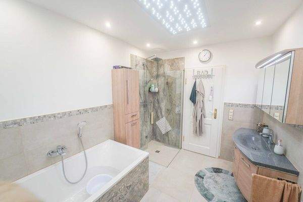 Badezimmer Ansicht 2 