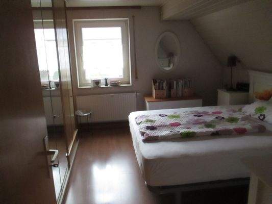 OG  Mitte Schlafzimmer mit Vorzimmer umkleide verbunden.JPG