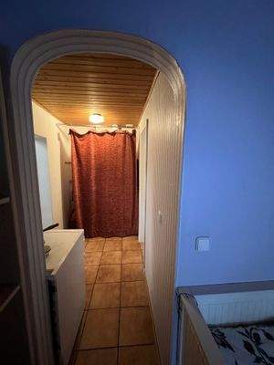 Flur Aparmentzimmer zu Bad EG