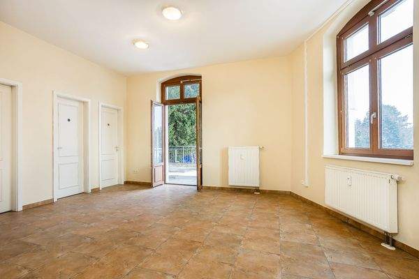 Gewerbeeinheit mit Blick auf Terrasse