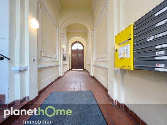 Gebaeude Eingangsbereich 1