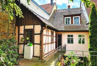 Stadthaus mit Seitenanbau, Lichthof und Garten (Ostansicht) )