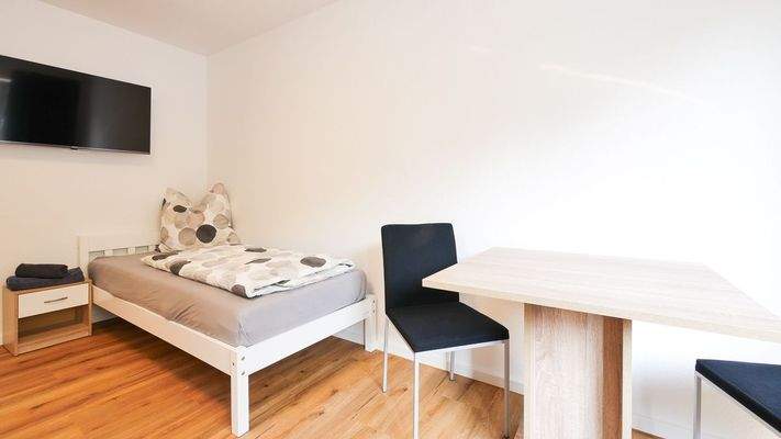 063 Zimmer 2 TV (1 von 1).jpg