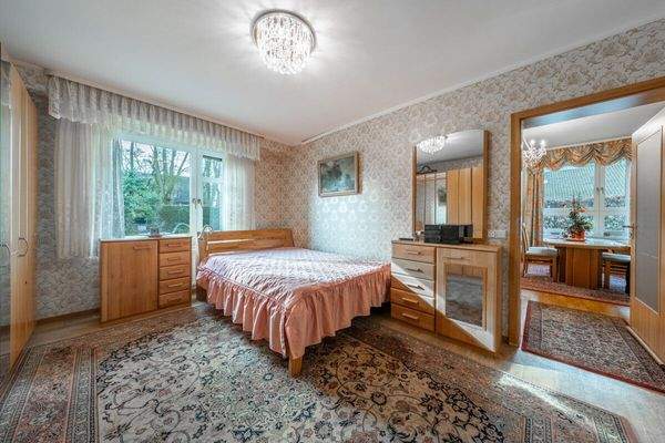 mit angrenzendem Schlaf-/Arbeitszimmer