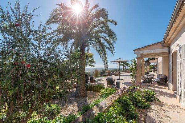 Aussenbereich mit Blick über die Terrasse 