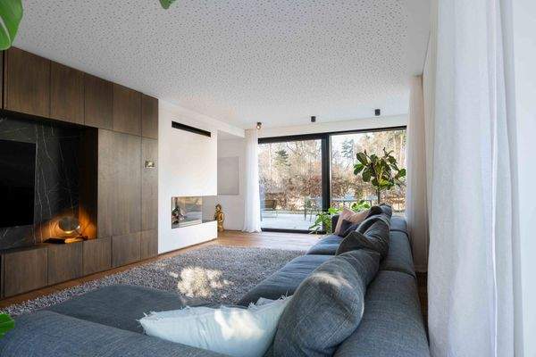 gemütlicher Ofen- TV Blick