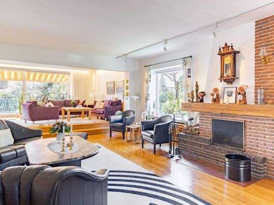 Wohnzimmer mit Kamin
