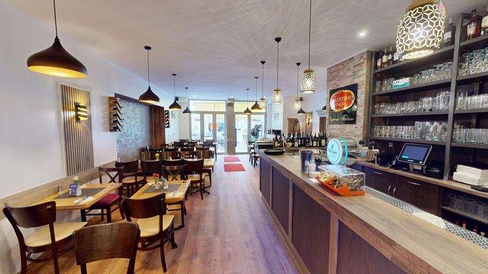 Historisches-Geschaftshaus-an-der-Porta-Nigra-Baudenkmal-bis-Ende-2036-vermietet-ausbaufahig-03292026_172047