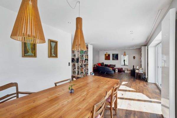 Blick vom Essbereich zum Wohnbereich