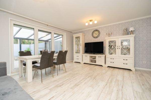 Wohn- und Esszimmer2/2