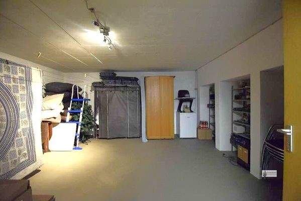 19 Kellerraum 2 mit Regalsystem