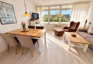 Wohnzimmer mit Blick zur Loggia
