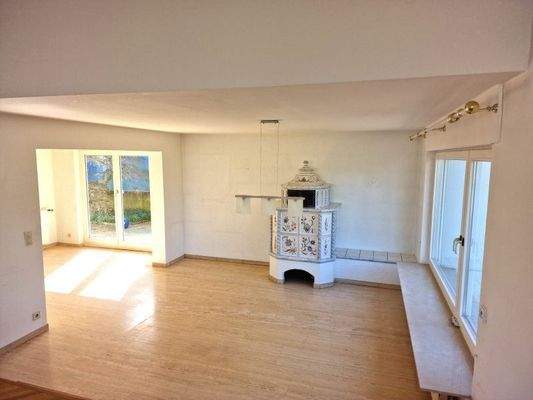 Blick zum Esszimmer und Terrasse