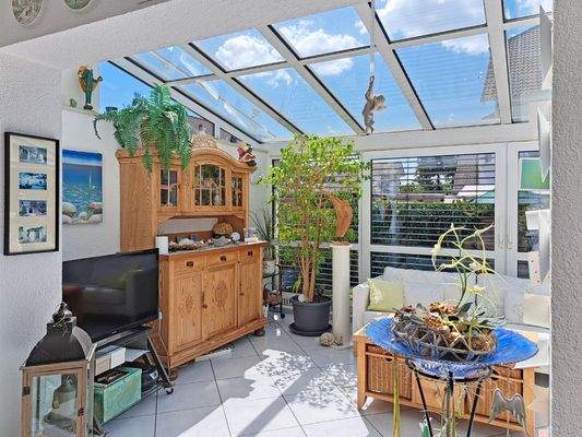 Blick vom Essplatz in den Wintergarten