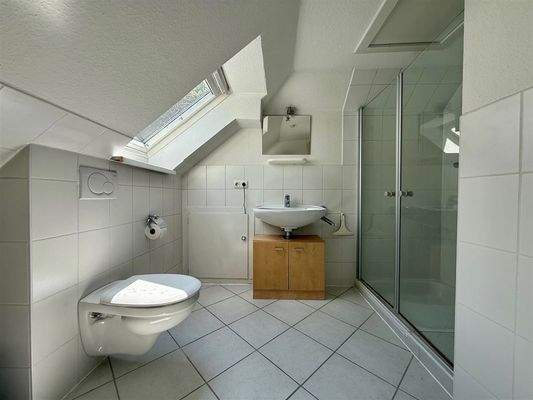 Duschbad mit Fenster OG