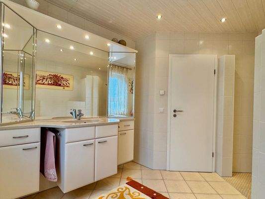 Badmöbel im Kaufpreis enthalten