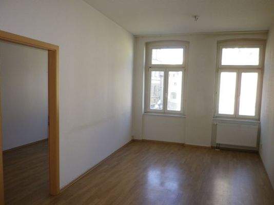 Wohnzimmer mit Eingang zur Küche