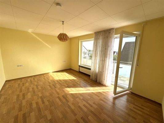 Schlafzimmer mit Ausgang zum Balkon