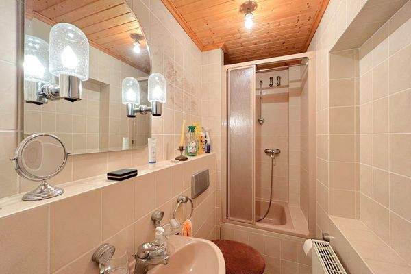 Badezimmer mit Dusche (Obergeschoss)