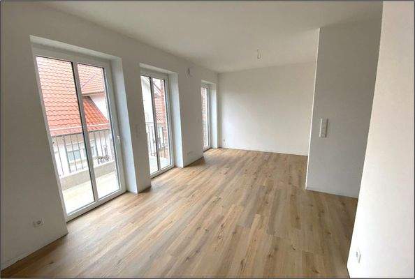 Wohn- und Essbereich - Musterfoto von Whg. im OG