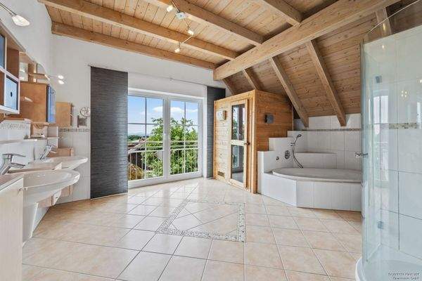 Modernes Tageslichtbad - Ein Ort zum Wohlfühlen un