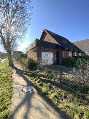 Freistehend mit Vollkeller und Garage!