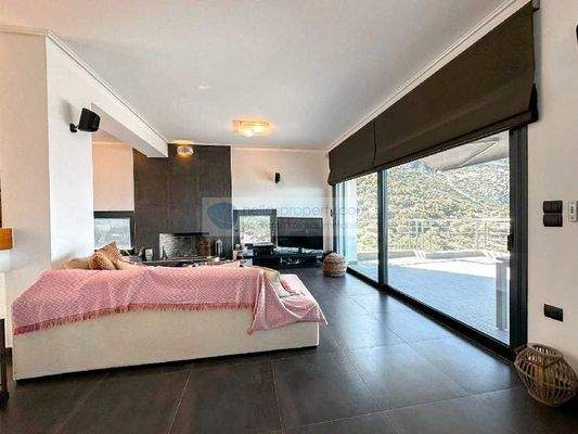 d281a812afc740baaa53e0774e6a0c6d-original