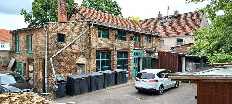 Hofansicht mit Potential (Nebengebäude)