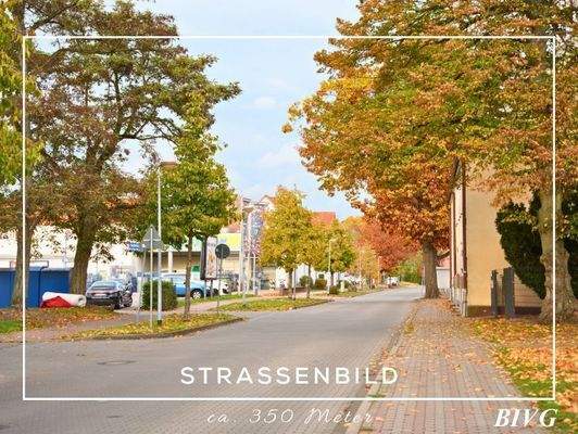 Straßenbild im Herbst