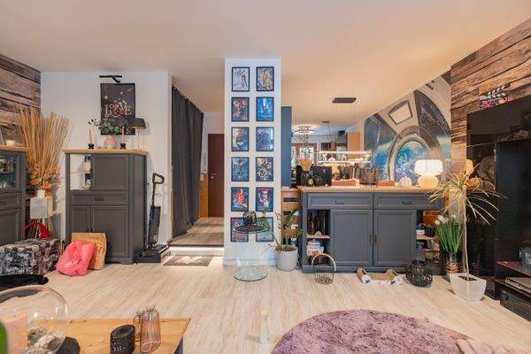 Wohnzimmer mit Blick zum Esszimmer