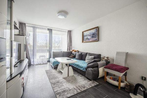 mit Zugang zum Balkon