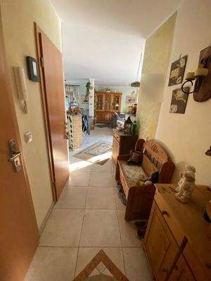 Flur zum Wohn-, Ess- & Küchenbereich