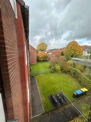 Blick zum Nachbargrundstück