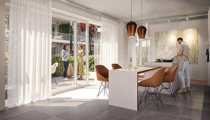 Große Fensterfronten sorgen für Helligkeit