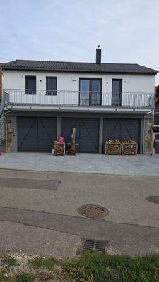 vordere Ansicht des Neubaus