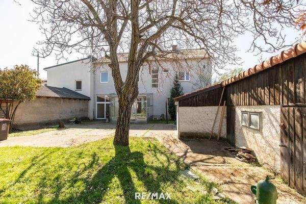 Wohnhaus in Mönchhof Garten