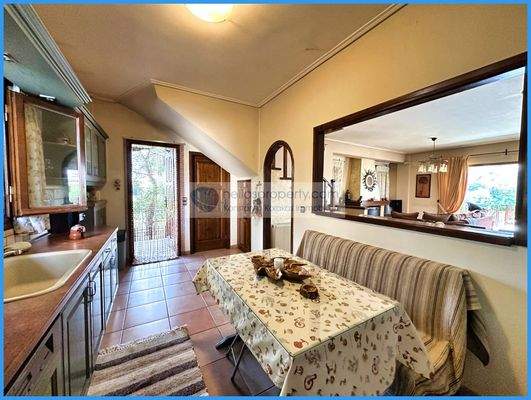 f6d392b0b94e4af3aed0340ce2971b95-original