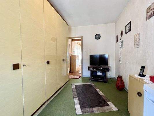 ANKLEIDE IM OBERGESCHOSS